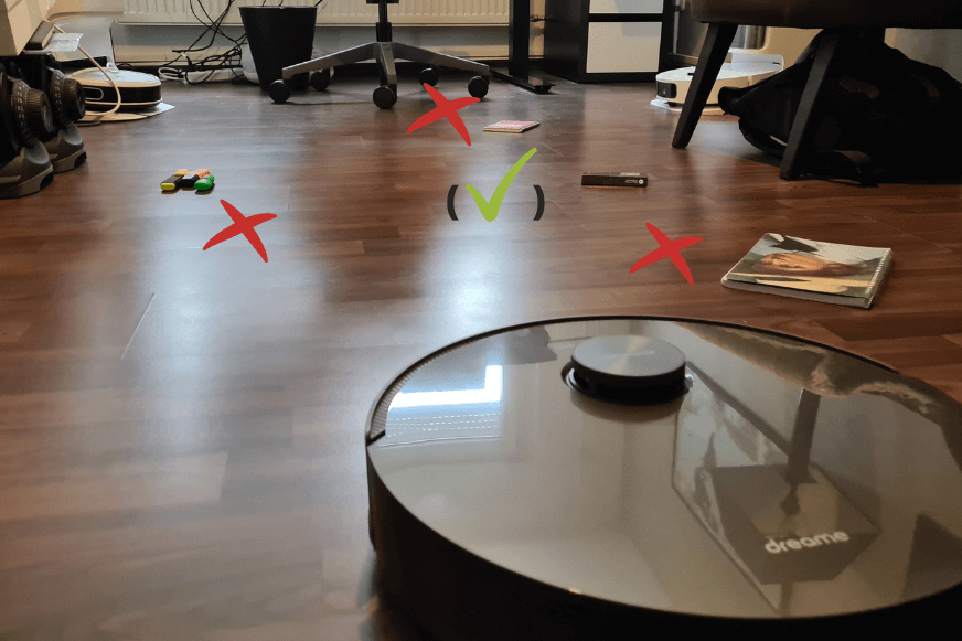 Dreame L10s Pro обходит плоские объекты во время теста.